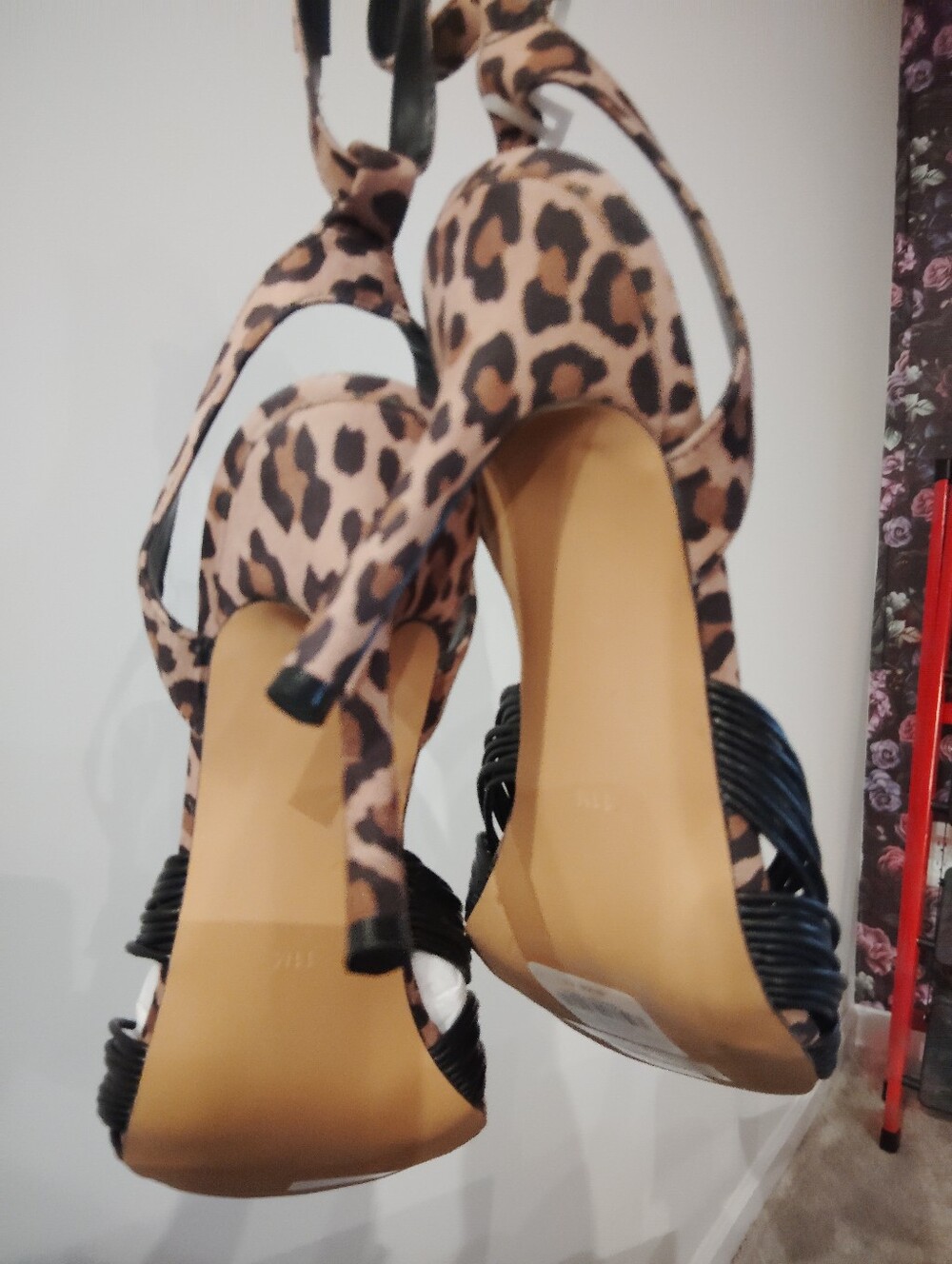 NWT NEW YORK AND COMPANY LEOPARD PRINT OPEN TOED HEEL - Picture 5 of 5